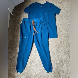 Figs scrubs size L top size L bottoms color deep reef